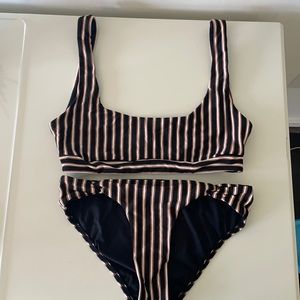 L-Space bikini. Great condition. Top-M/Bottoms-S